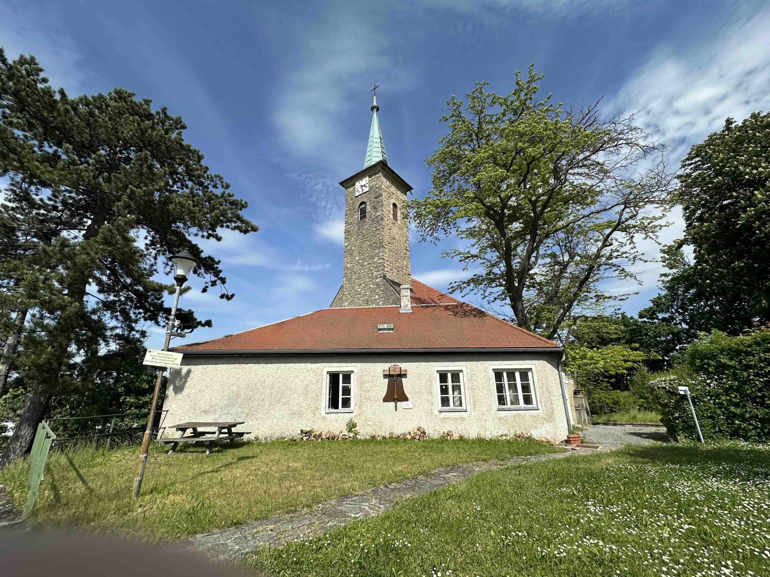 Rote Markierung Höflein Bahnhof - Hadersfeld/Glockenturm