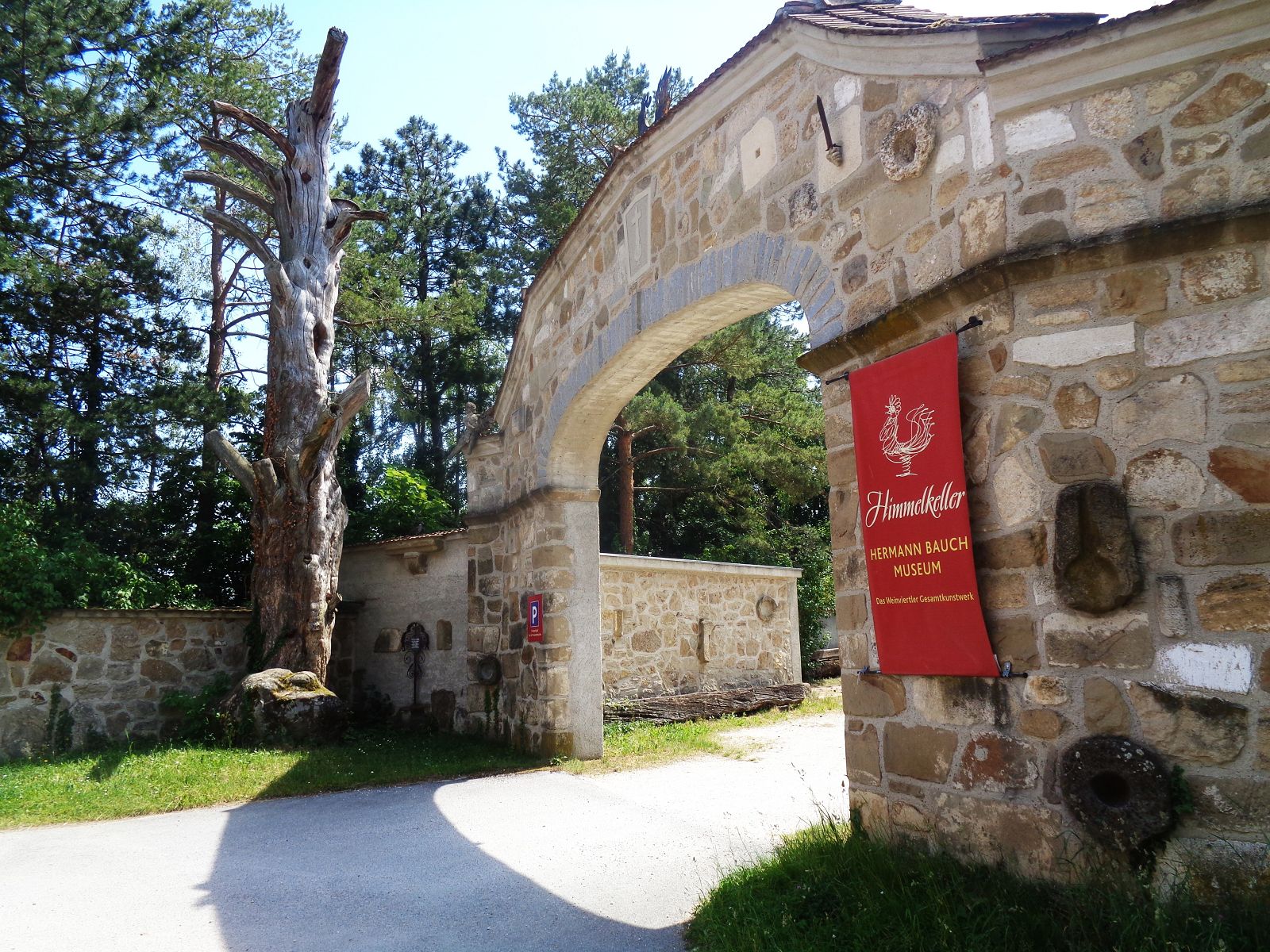 Berg Himmel und Keller