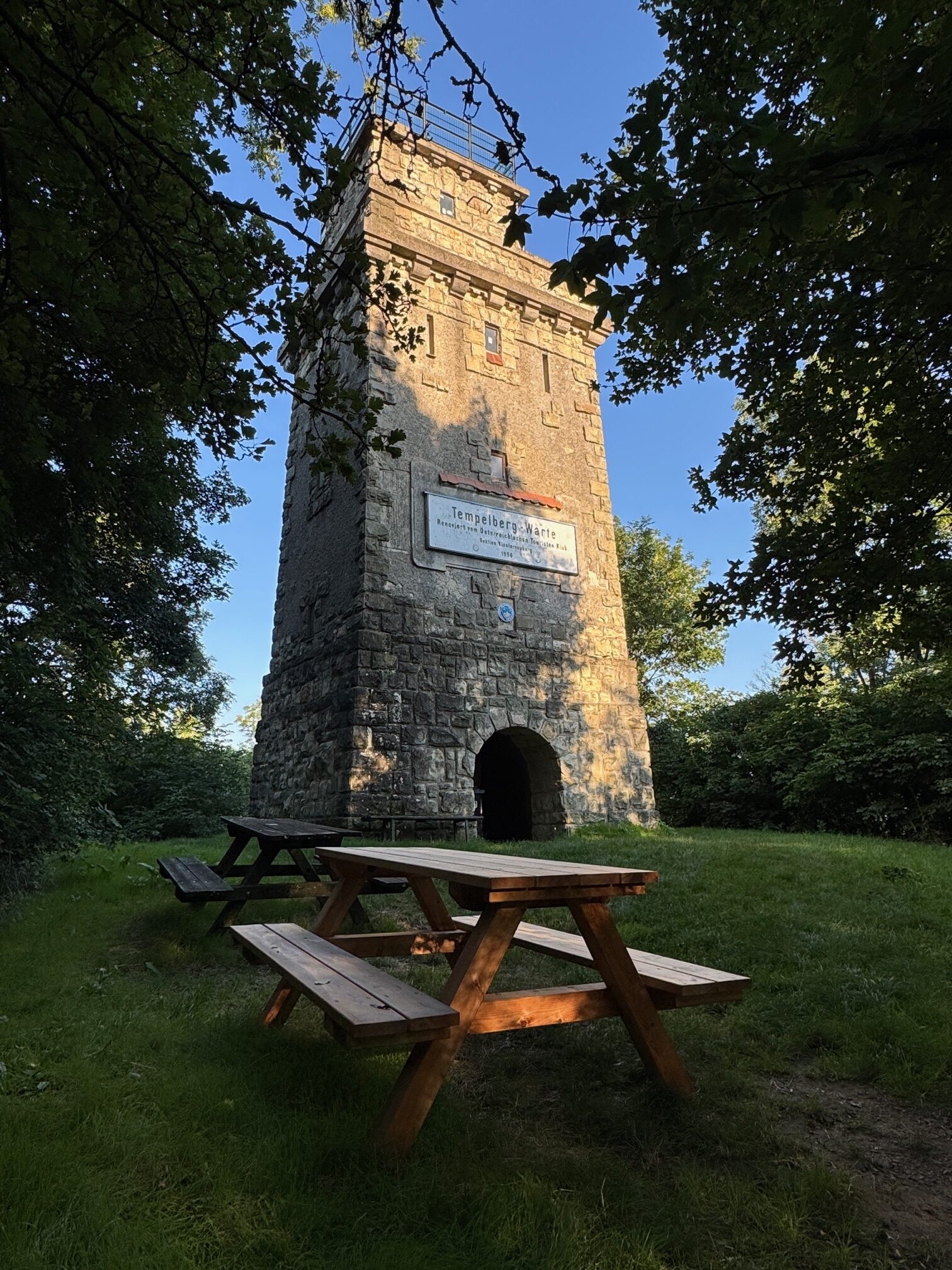 Neue Tisch-Bank-Kombi zur Tempelbergwarte Hadersfeld